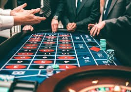 Antarmuka aplikasi tompel69 di Android menampilkan menu utama sportsbook dan kasino langsung